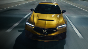 Plan de trois quarts avant en plongée d’une Integra Type S